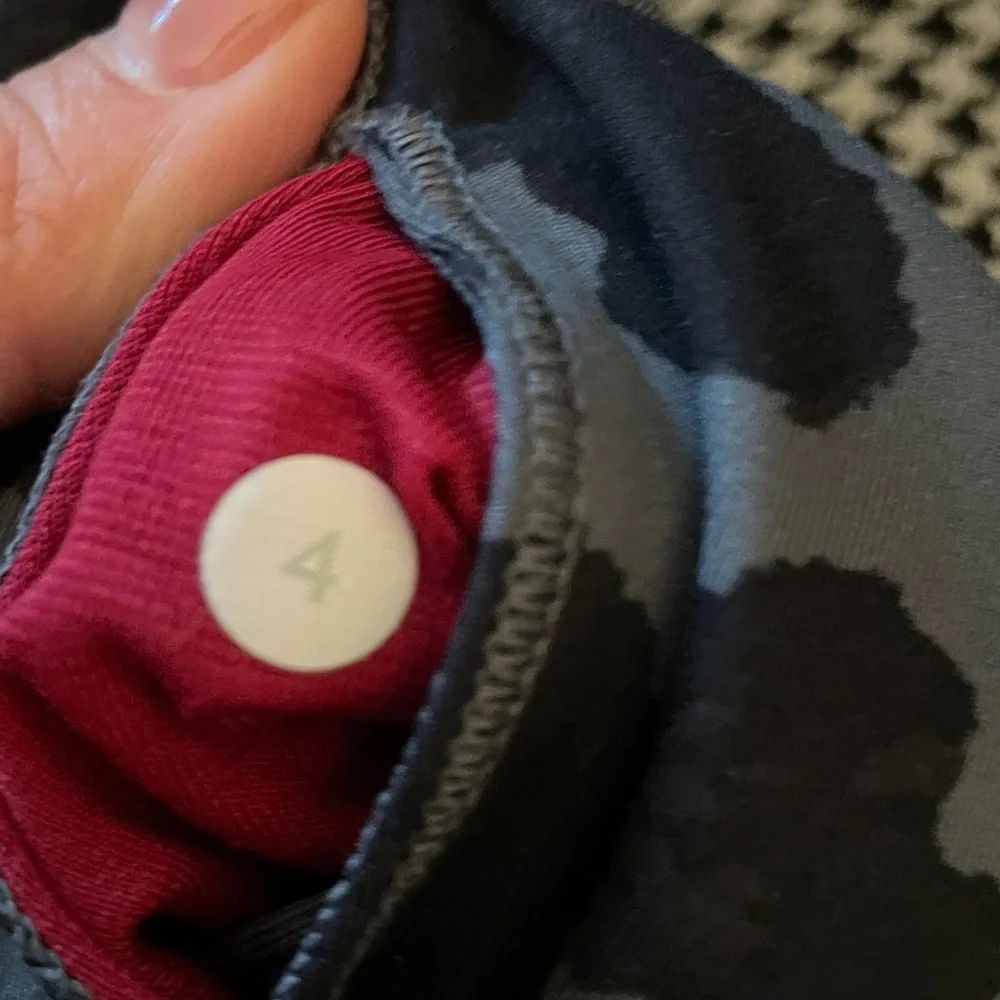 Lululemon women’s Athletica Black Leopard Print Leggings